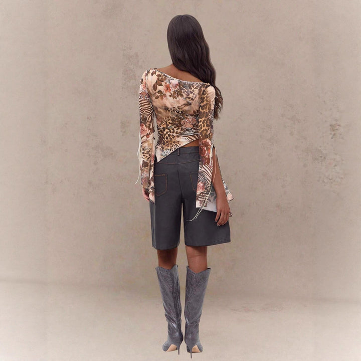 Damen nan asymmetrisches semitransparentes Mesh-Top mit floral-animalischem Muster, gerafftem Rumpf und schulterfreiem Wasserfall-Ausschnitt Echo Archiv