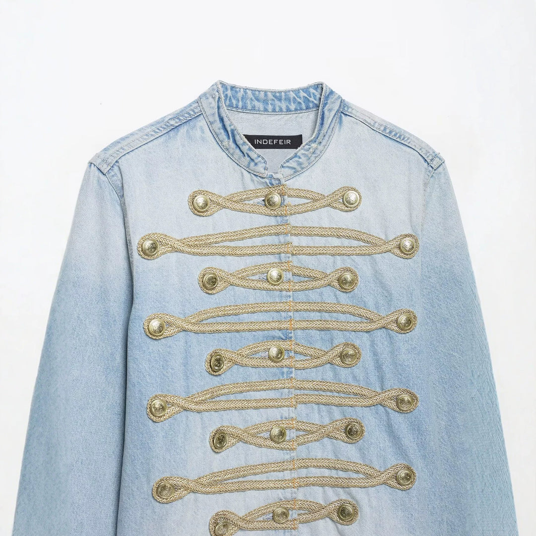 Damen kurze Jeansjacke im Militärstil mit Kordelapplikation und Mandarinkragen Echoarchiv