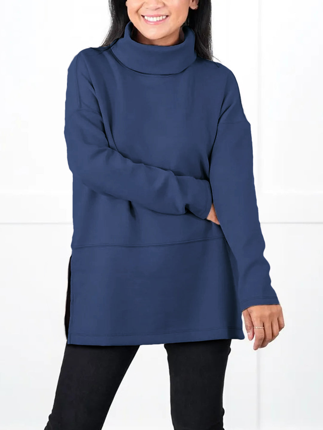 Damen Oversize Sweat-Tunika mit hohem Rollkragen, seitlichen Schlitzen und verlängertem Saum – Avérine