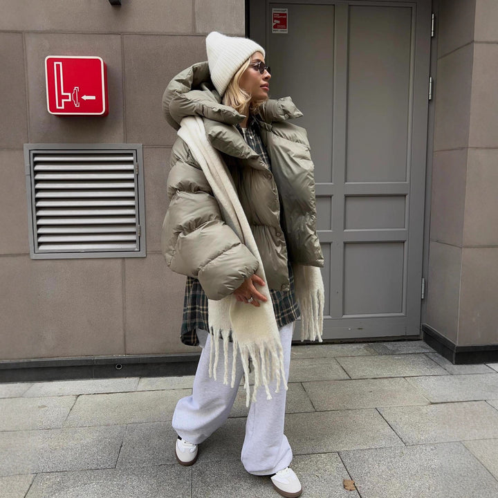 Damen extravagante Oversize Steppdaunenjacke mit extravoluminöser Kapuze Echoarchiv