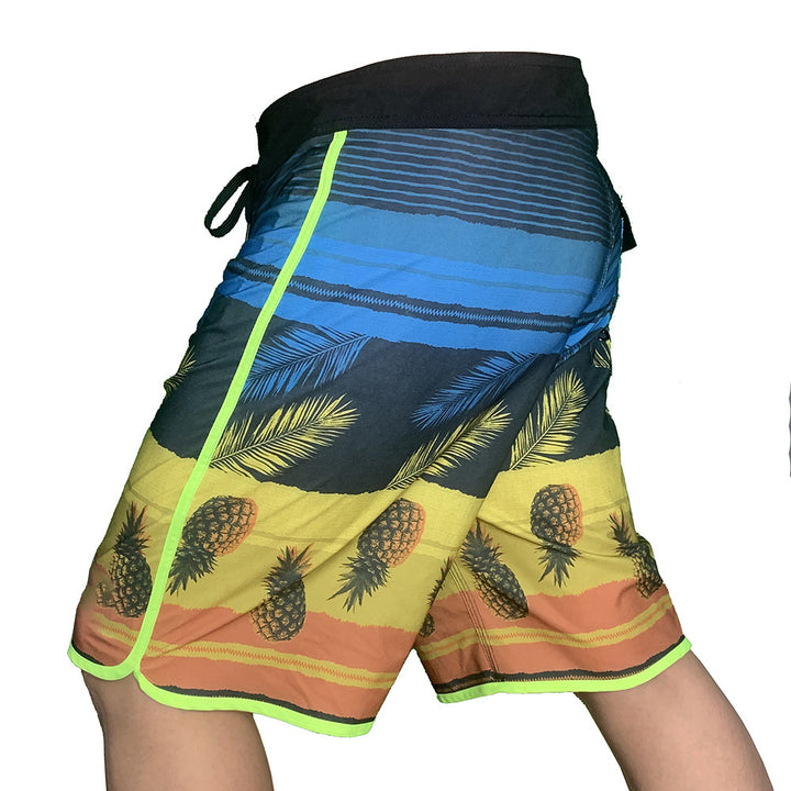 Herren Badeshorts mit innovativem Palmen- und Ananas-Design und praktischem Kordelzug Echoarchiv