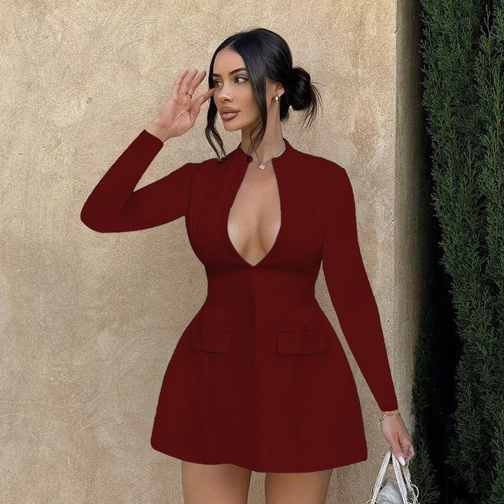 Damen schickes Minikleid mit tiefem Ausschnitt und tailliertem Schnitt Echo Archiv
