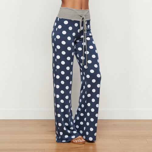 Damen nan ausgestellte Palazzo-Loungehose mit hohem Komfortbund, Kordelzug und gepunktetem Dessin Echo Archiv