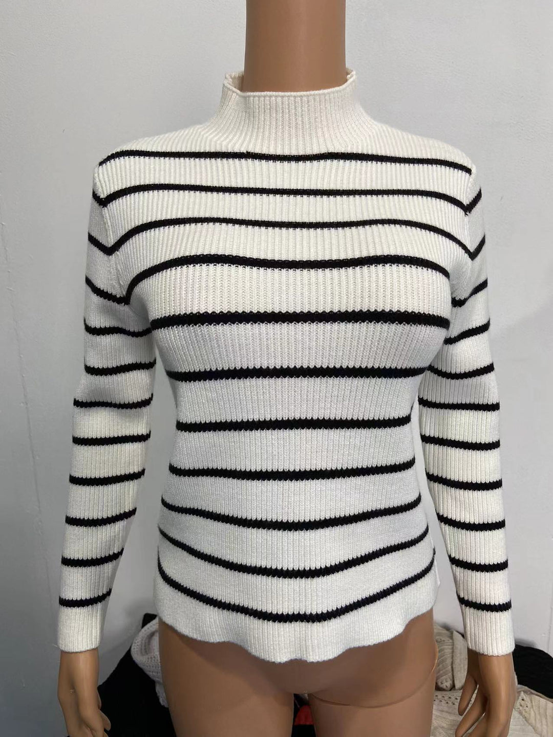 Damen Feinstrick-Pullover mit kurzem Stehkragen, Rippenstruktur und maritimen Streifen Echo Archiv