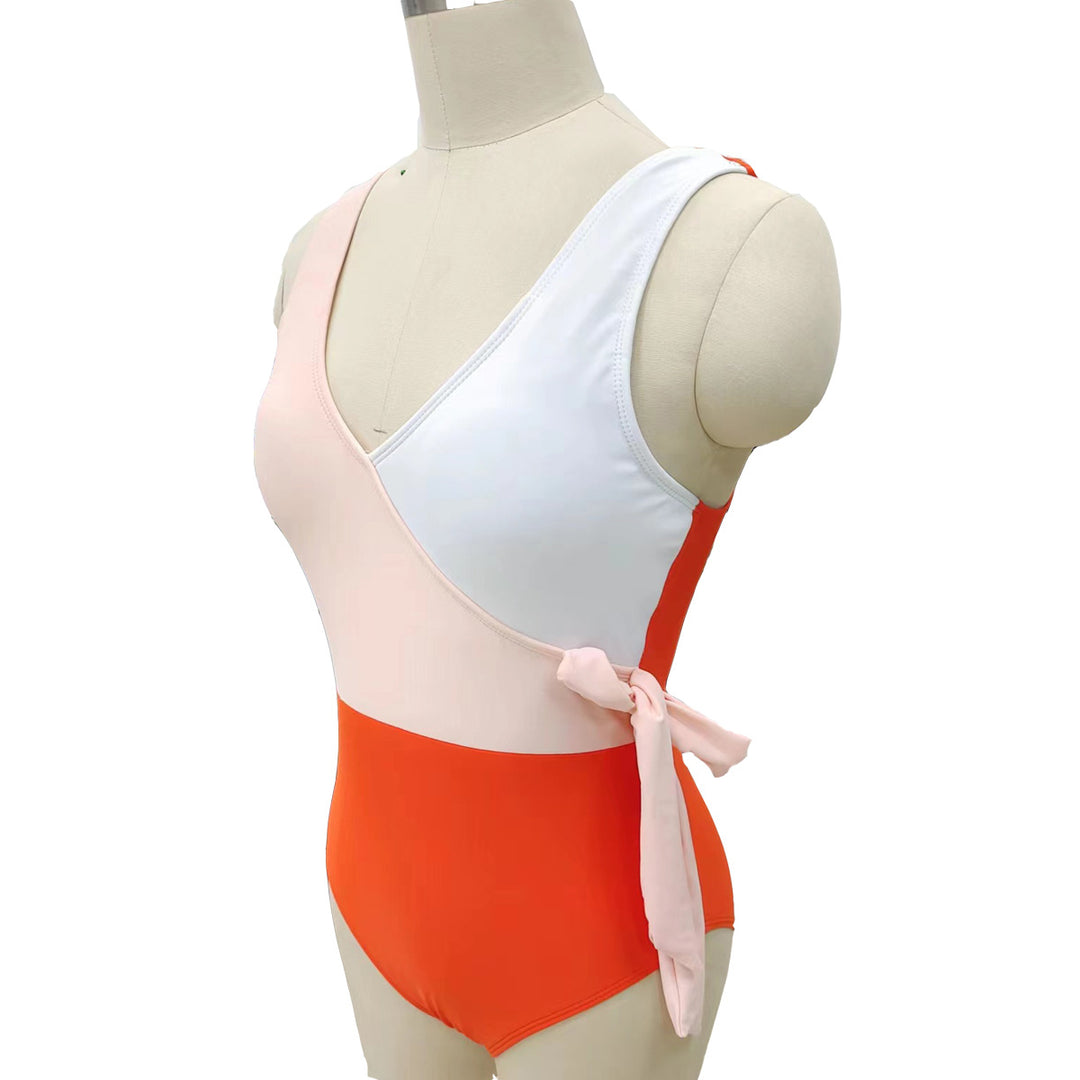 Damen Eleganter Wickelbadeanzug mit asymmetrischem Schnitt Echo Archiv