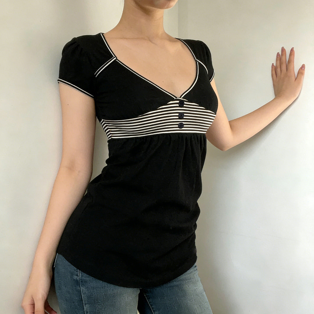 Damen Freizeidkleid mit kontrastierenden Liniendetails und schwingendem Rock Echo Archiv