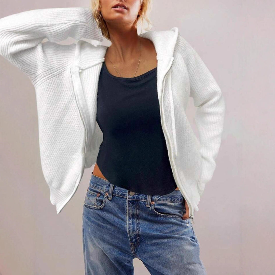 Damen Zip-Kapuzenjacke aus feinem Rippenstrick mit verlängerten Bündchen – Célinea