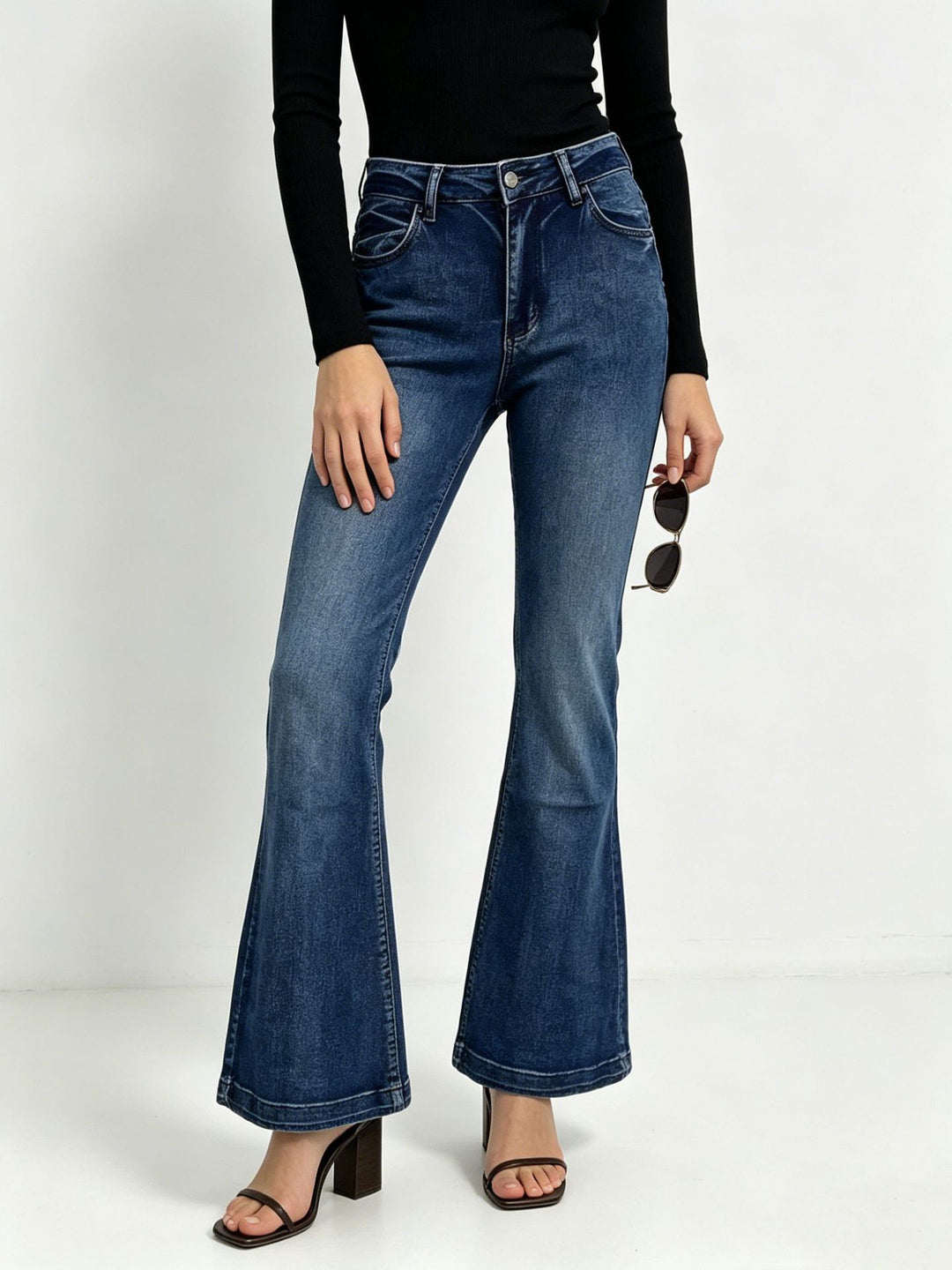 Damen nan High-Waist Flared-Jeans mit taillierendem Bund und weitem Schlag Echo Archiv