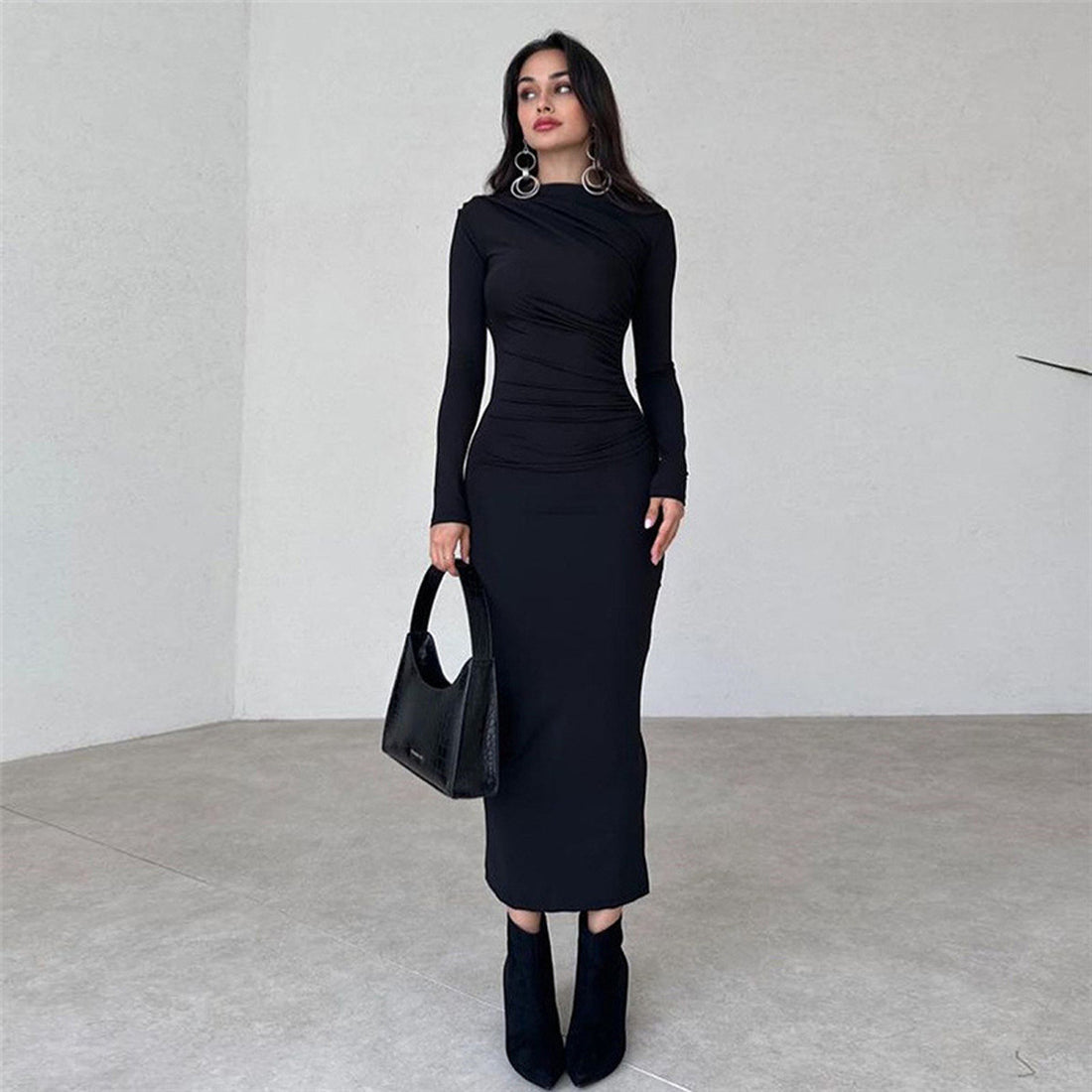 Damen figurbetontes Maxikleid mit hohem Kragen und seitlicher Raffung Echo Archiv