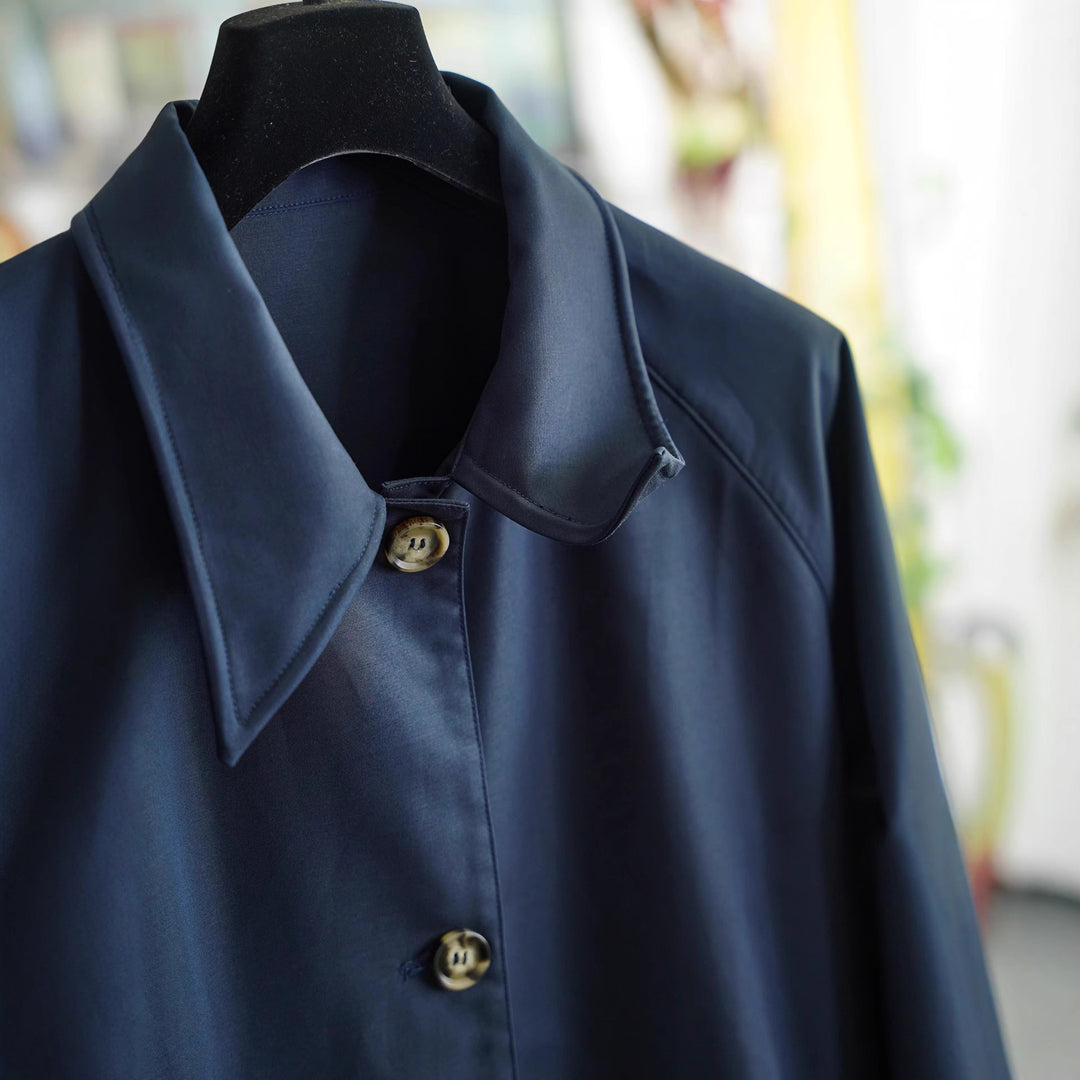 Damen Eleganter Trenchcoat mit Kontrastdetails Echoarchiv