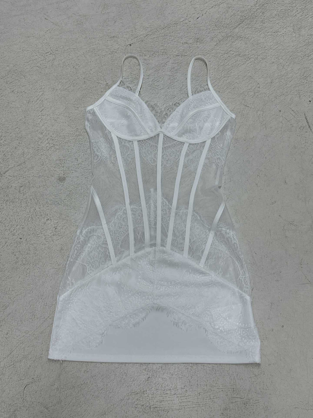 Damen figurbetontes Spitzenhemd mit transparenten Einsätzen – Élovi
