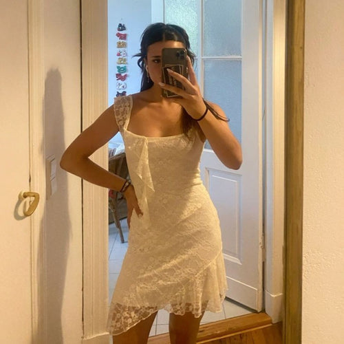 Damen Spitzenkleid mit asymmetrischem Schnitt Echo Archiv
