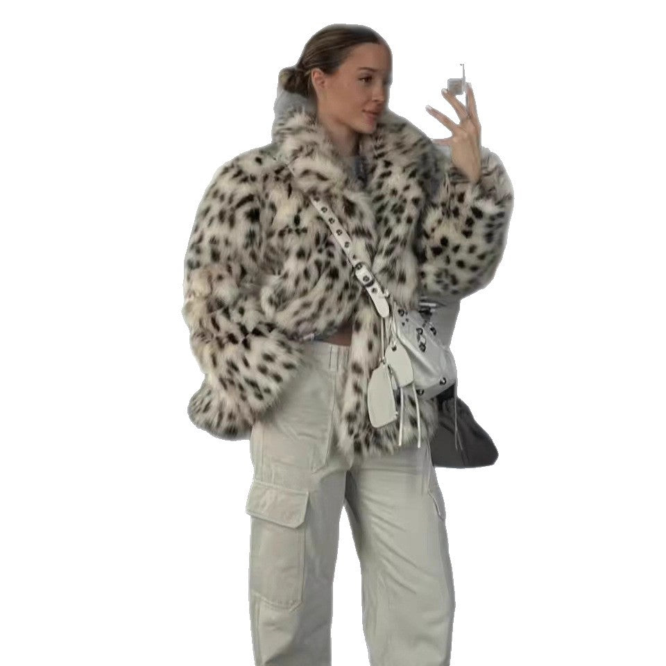 Damen Kurzjacke aus Kunstpelz im Dalmatiner‑Look mit kastiger Silhouette und weitem Schalkragen Echo Archiv