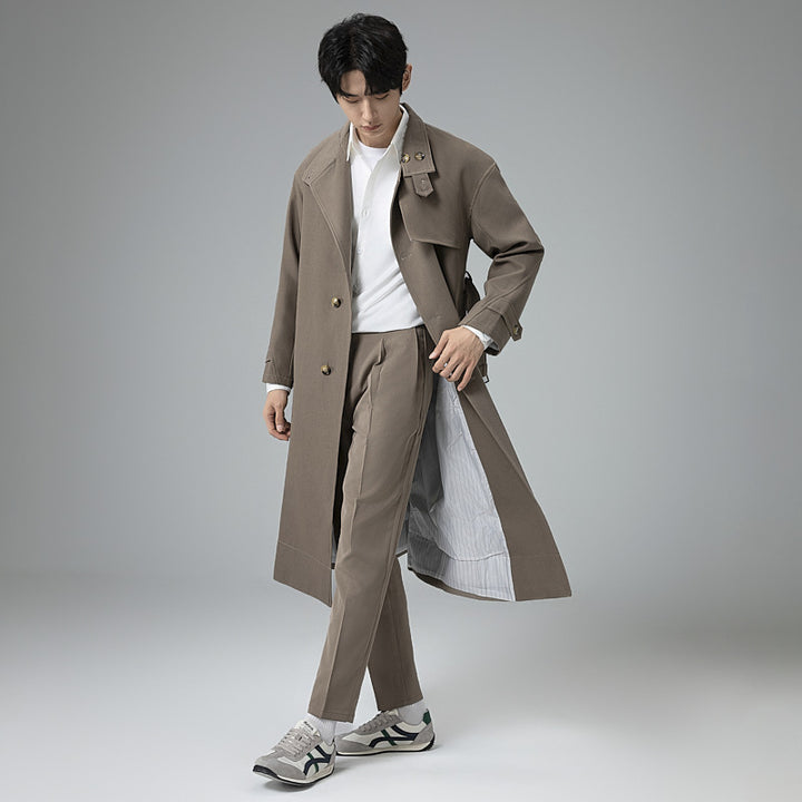 Herren Langer moderner Trenchcoat aus leichtem Twill mit verdeckter Knopfleiste und Taillenriegel Echoarchiv