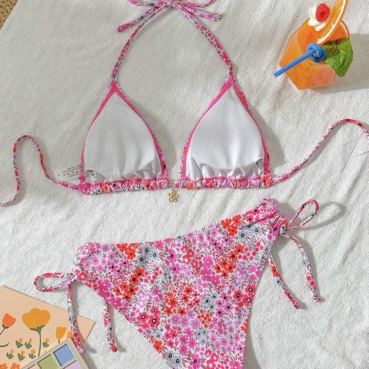 Damen Triangel-Bikini mit verstellbarem Bindeband und femininem Blütenmuster Echo Archiv