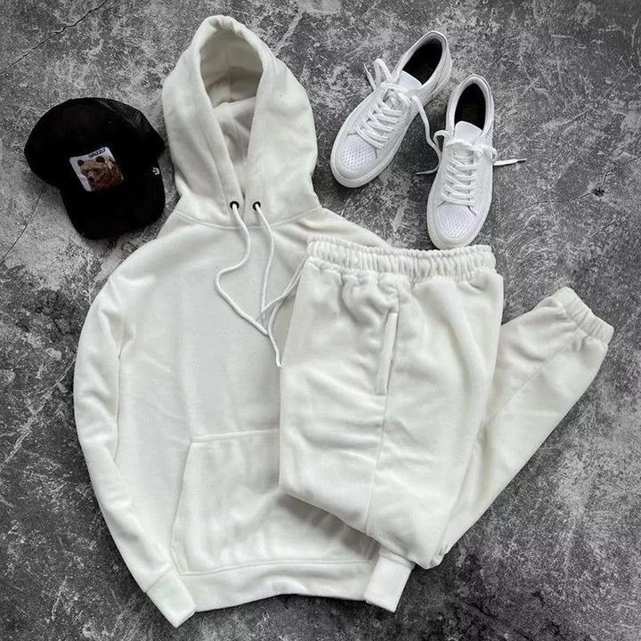 Herren modernes Sweat-Outfit mit praktischer Kapuze und bequemen Jogginghosen Echoarchiv