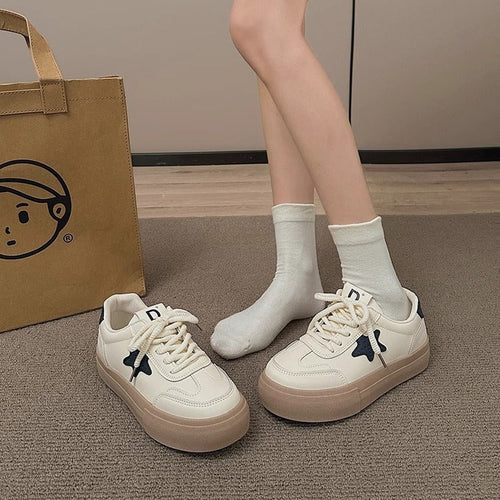 Damen Sportliche Sneakers mit verspielten Stern-Applikationen und bequemer Sohle Echo Archiv