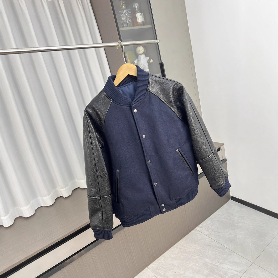 Herren College-Bomberjacke mit Wollmix-Korpus und strukturierter Lederoptik-Ärmel Echo Archiv