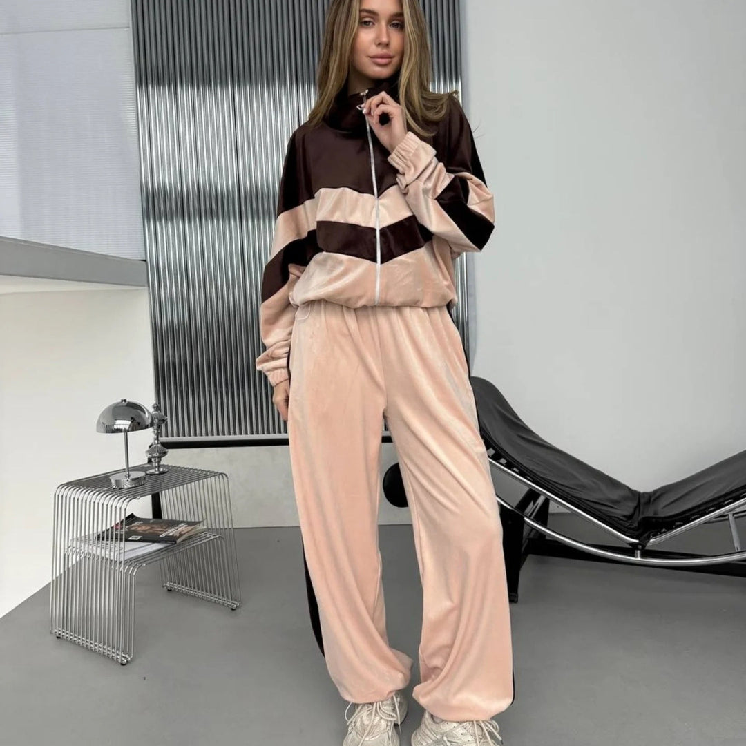 Damen Retro-inspiriertes Samt-Trackset mit Chevron-Design, Stehkragen und weiter High-Waist-Jogger – Avérine