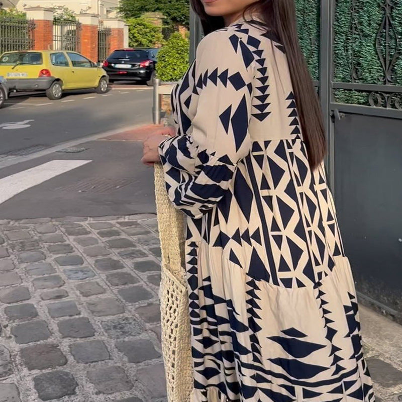 Damen Lockeres Maxikleid im Boho‑Stil mit grafischem Print, V‑Ausschnitt und Knopfleiste Echo Archiv
