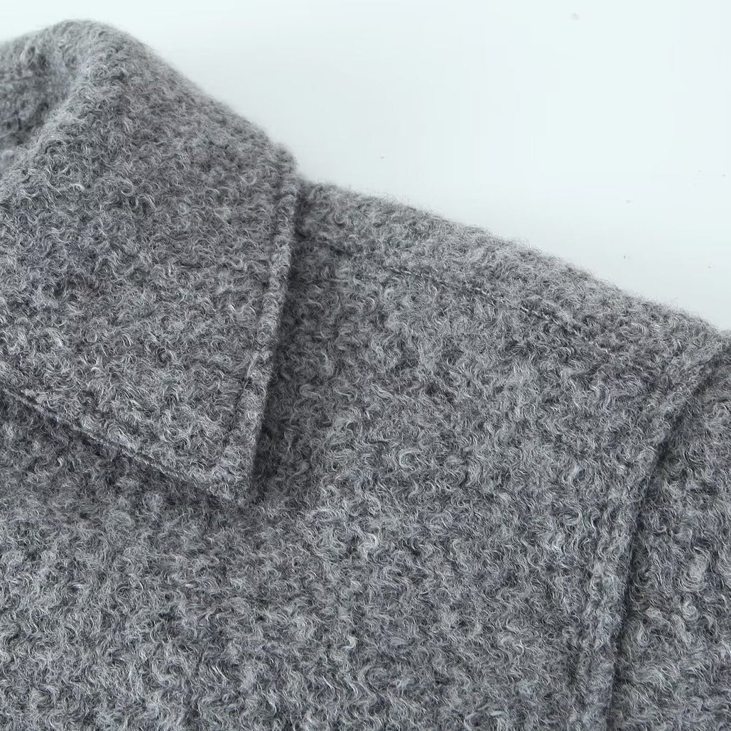 Damen kurzgeschnittene kastige Wollmix Jacke mit Reißverschluss Hemdkragen und aufgesetzten Pattentaschen – Célinea