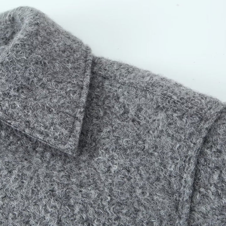 Damen kurzgeschnittene kastige Wollmix Jacke mit Reißverschluss Hemdkragen und aufgesetzten Pattentaschen – Célinea