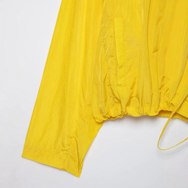 Damen Kurzer Tech‑Shell Blouson im Oversize‑Look mit hohem Stehkragen und Tunnelzug Echo Archiv