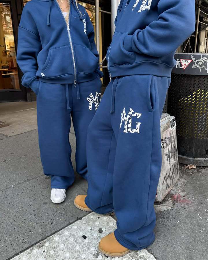Unisex nan weit geschnittene Kapuzen-Sweatjacke mit beidseitig öffnendem Reißverschluss und Logo-Applikation Echo Archiv