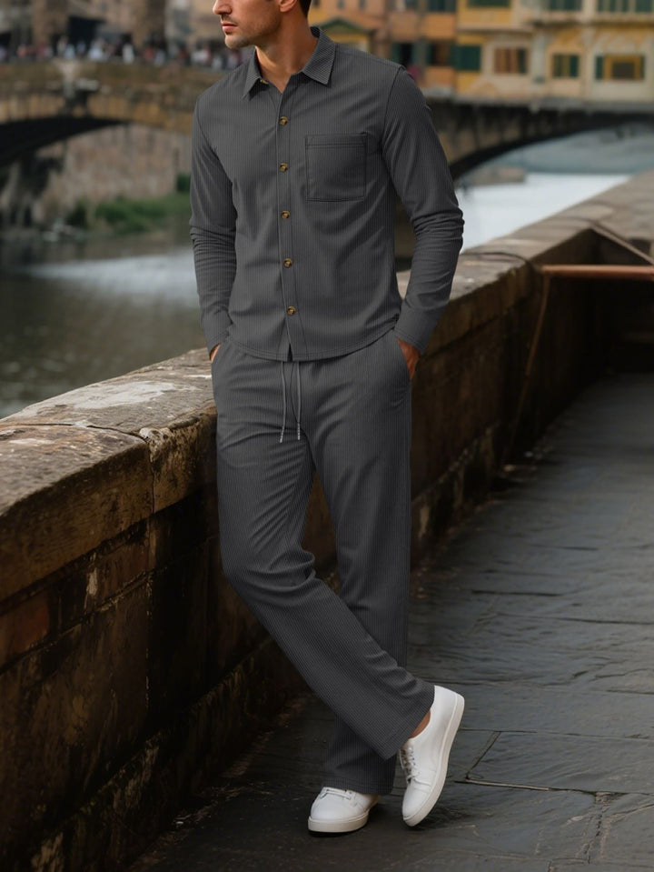 Herren eleganter Freizeitanzug mit strukturierter Oberfläche und praktischen Taschen – Marzano