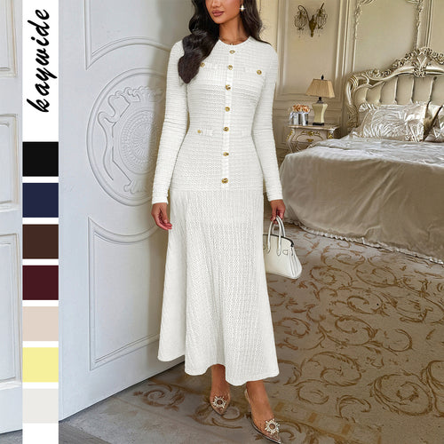 Damen tailliertes Maxi-Strickkleid mit durchgehender Knopfleiste und dekorativen Zierknöpfen – Valéora