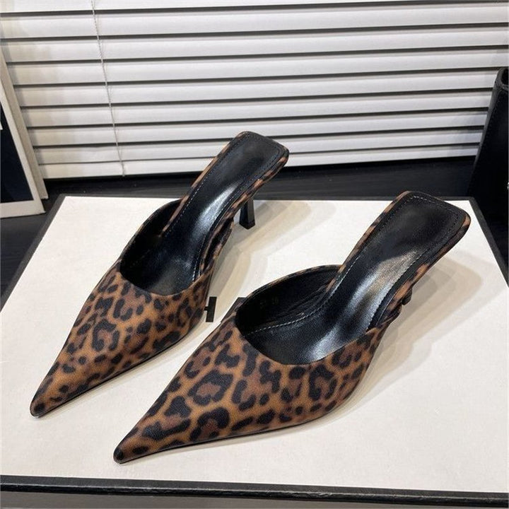 Damen Spitz zulaufende Mule mit niedrigem Kittenabsatz und fersenfreiem Design – Avérine