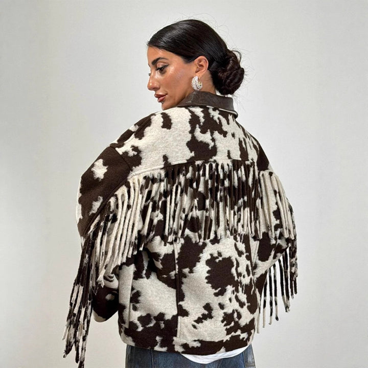 Damen Kurzjacke im Cowprint mit Fransen, Kunstfell‑Optik und Lederkragen Echoarchiv