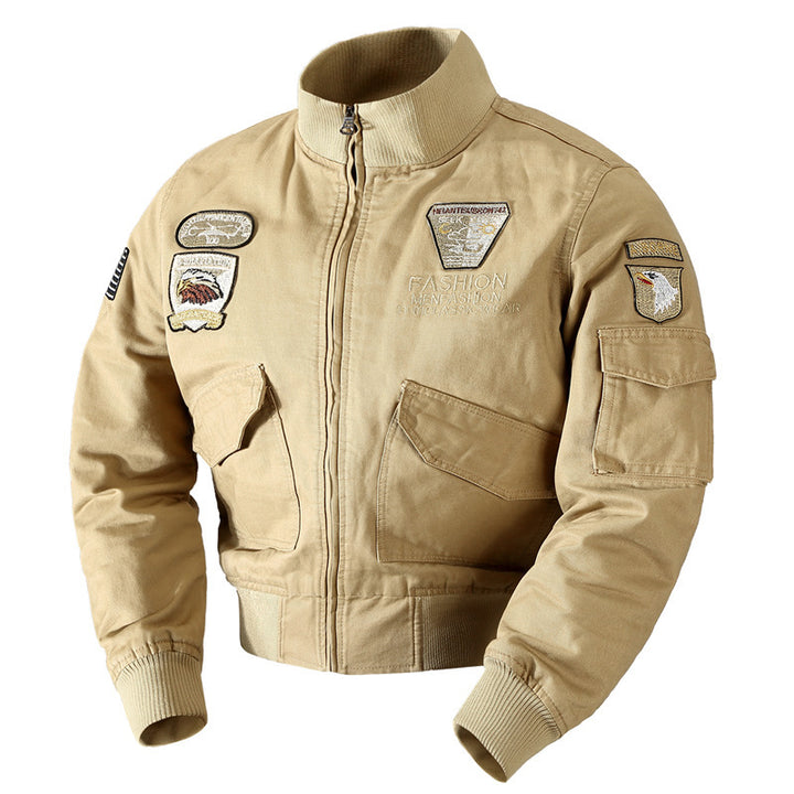 Herren nan retro-inspirierte Pilotjacke aus robustem Canvas mit gestickten Emblempatches, Multifunktionsärmeltasche und hohem Stehkragen Echo Archiv