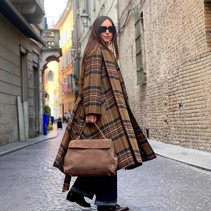 Damen Langmantel im Karo-Look aus Wollmix mit überlangem Stehkragen und Glockenärmeln Echoarchiv