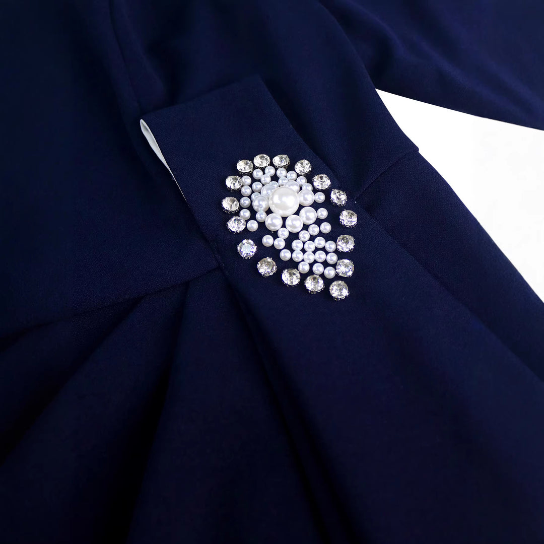 Damen Elegantes Kleid mit kontrastierenden Rüschendetails Echo Archiv