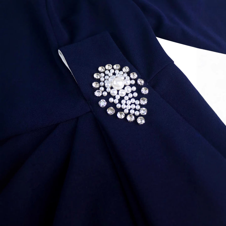 Damen Elegantes Kleid mit kontrastierenden Rüschendetails Echo Archiv