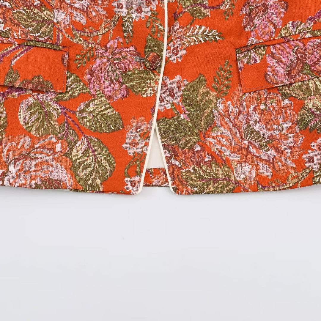 Damen Kurzblazer im Brokat‑Jacquard mit Stehkragen und Paspelkante Echoarchiv