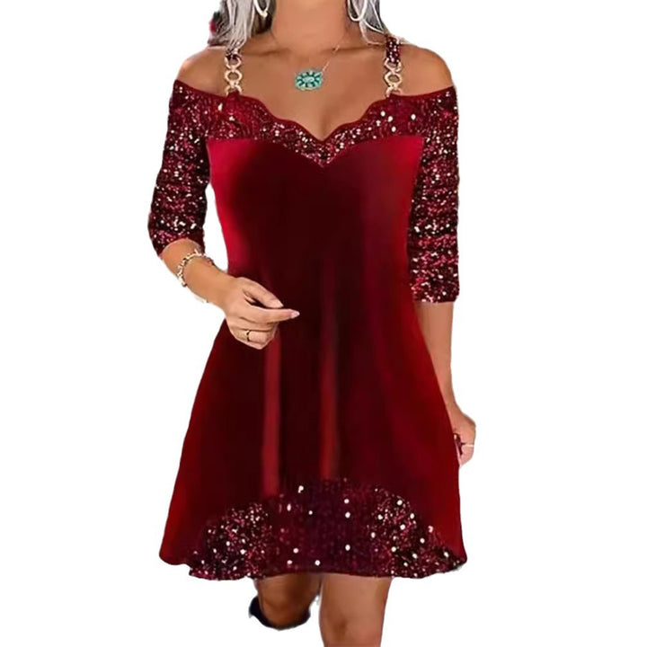 Damen nan schulterfreies Pailletten-Swingkleid mit zierlichen Ketten‑Trägern, halblangen Ärmeln und Volantbesatz Echo Archiv