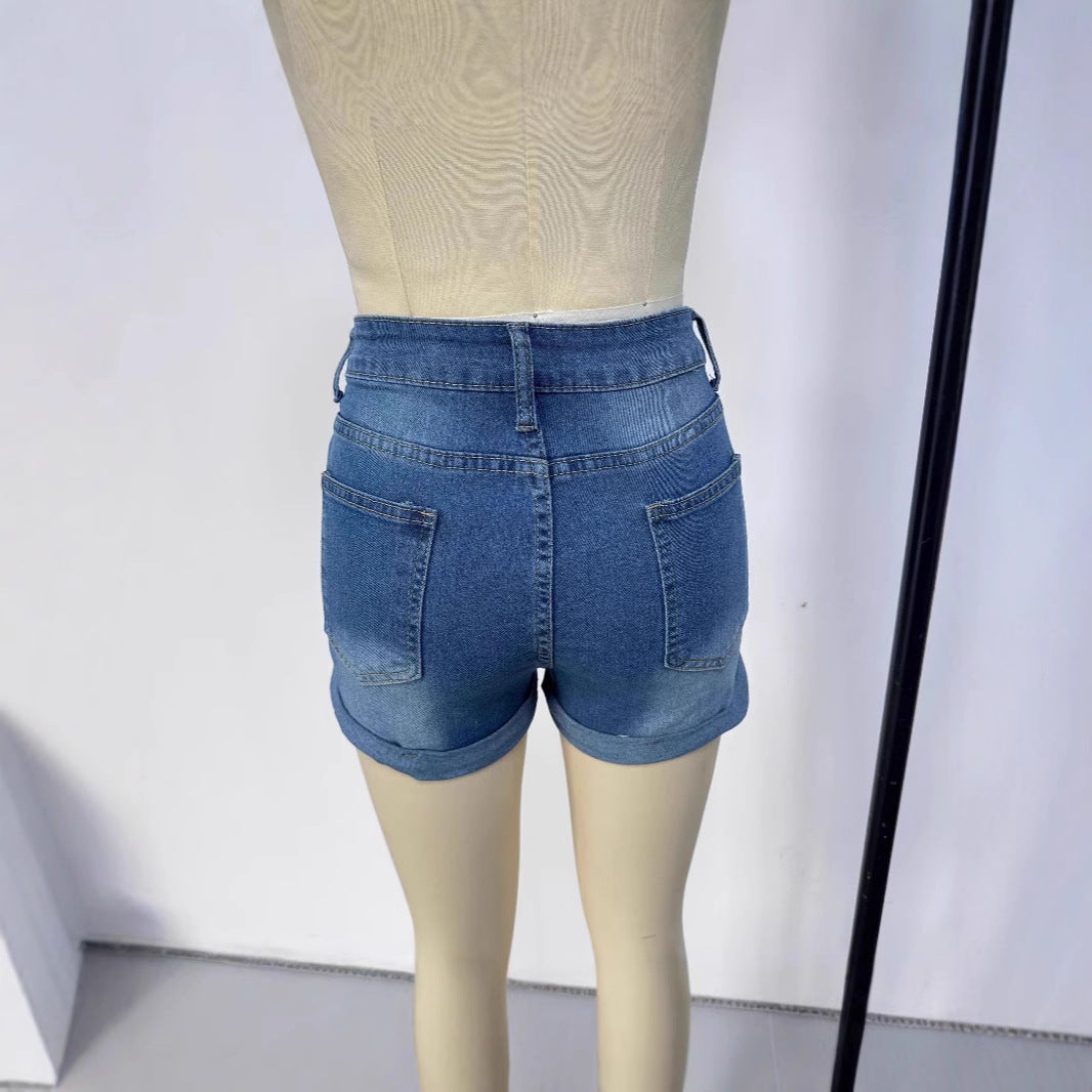 Damen kurze Destroyed Denim-Shorts im lässigen Look mit umgeschlagenen Säumen und stylischen Rissdetails Echo Archiv