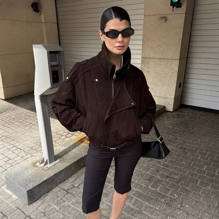 Damen Kurze Veloursleder-Bomberjacke mit hohem Stehkragen und Taillengürtel Echoarchiv
