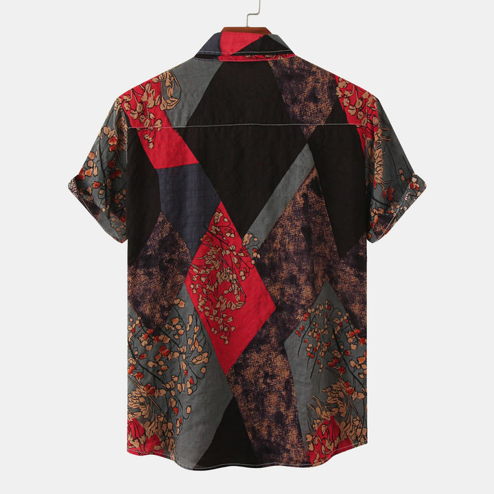 Herren Kurzarmhemd im kreativen Patchwork-Stil mit botanischen Akzenten Echoarchiv