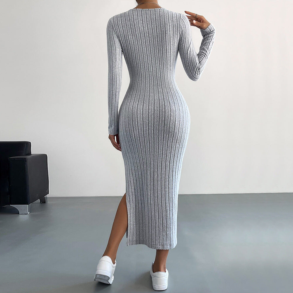 Damen figurbetontes Rippenstrick-Midikleid mit schmaler Silhouette, Rundhalsausschnitt und seitlichem Oberschenkelschlitz – Élara