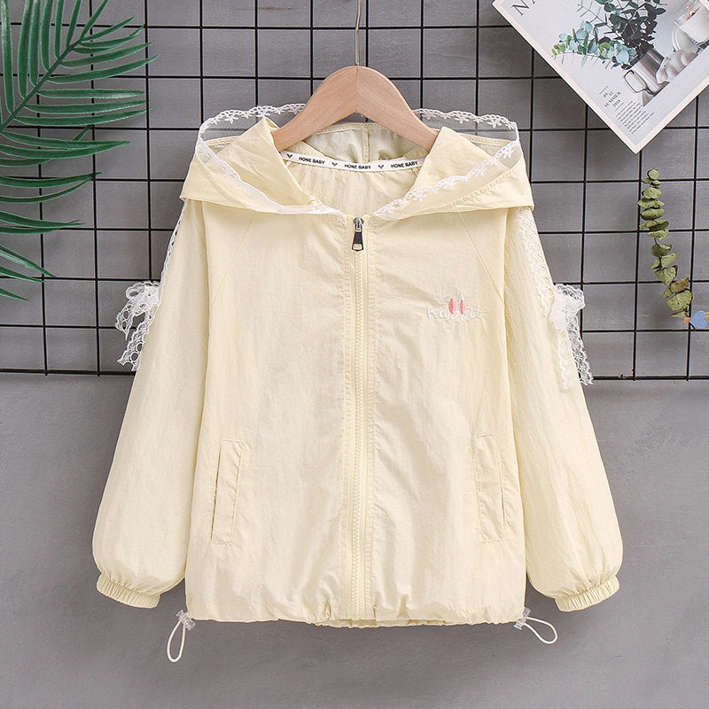 Damen nan leichte Kapuzenjacke mit Spitzenbesatz und niedlicher Stickerei Echo Archiv