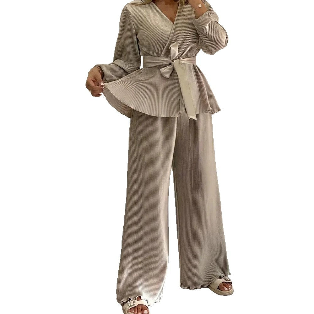 Damen Elegantes Plissee-Hosenanzug mit Bindegürtel Echo Archiv
