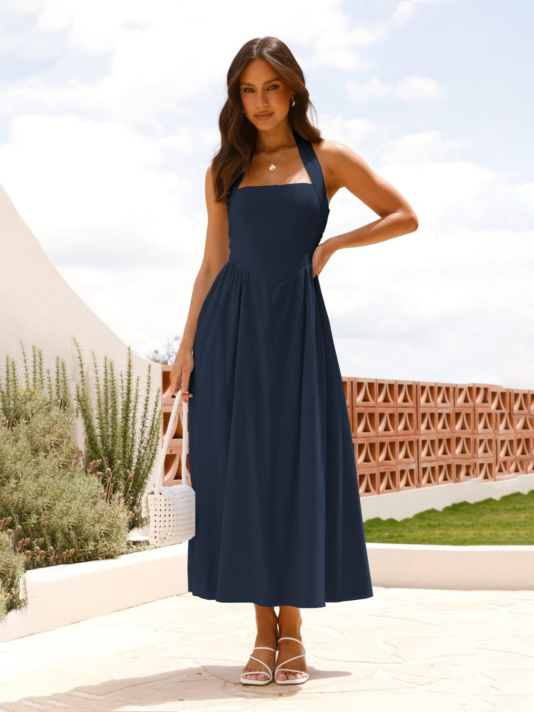 Damen Maxikleid mit schulterfreier Silhouette und eleganter Taillierung Echo Archiv