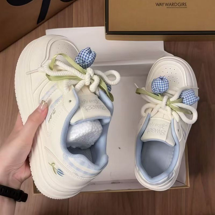 Damen Sneakers mit verspieltem Design und dekorativen Schleifen von Echo Archiv