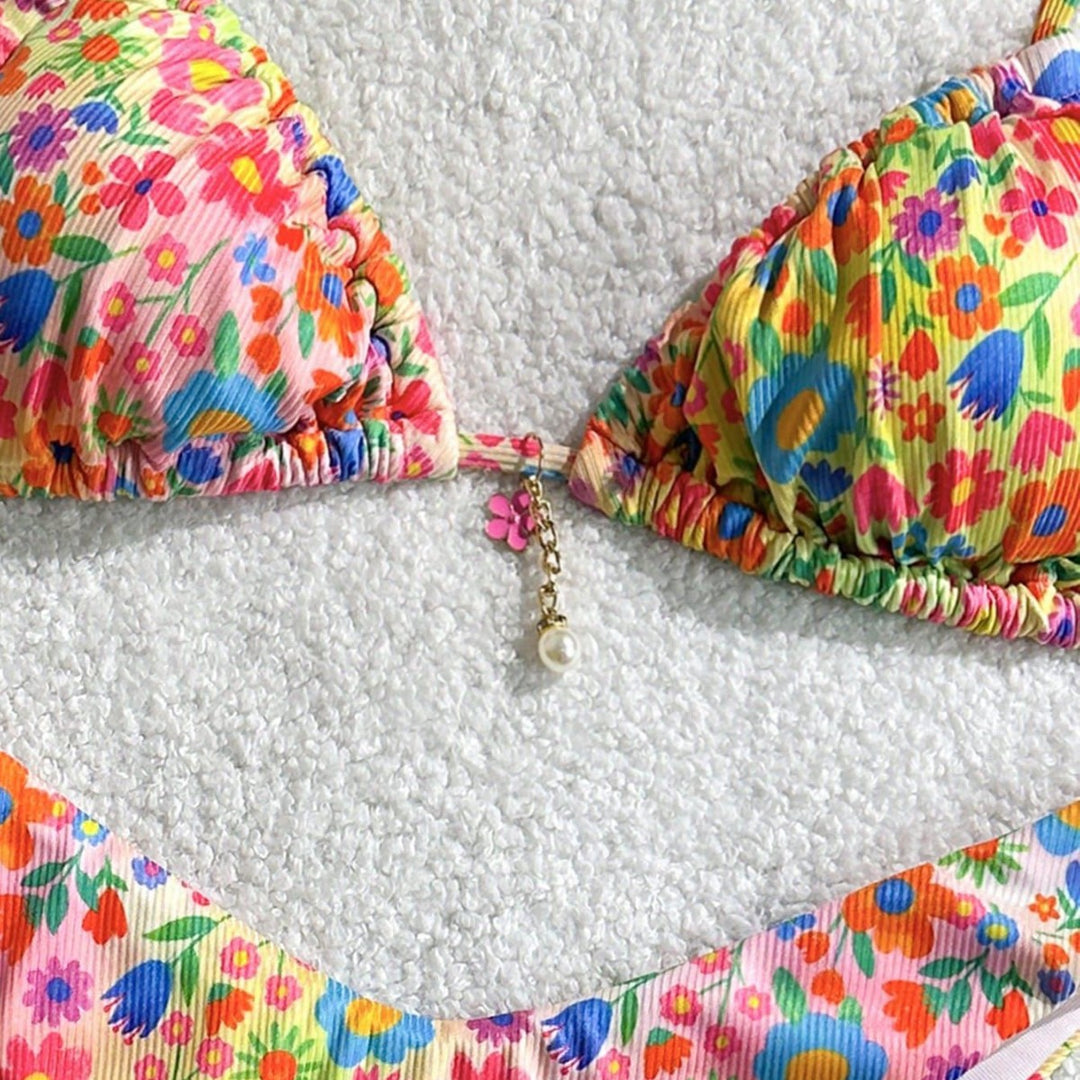 Damen Triangel-Bikini mit buntem Floral-Design und feinen Rüschendetails Echo Archiv