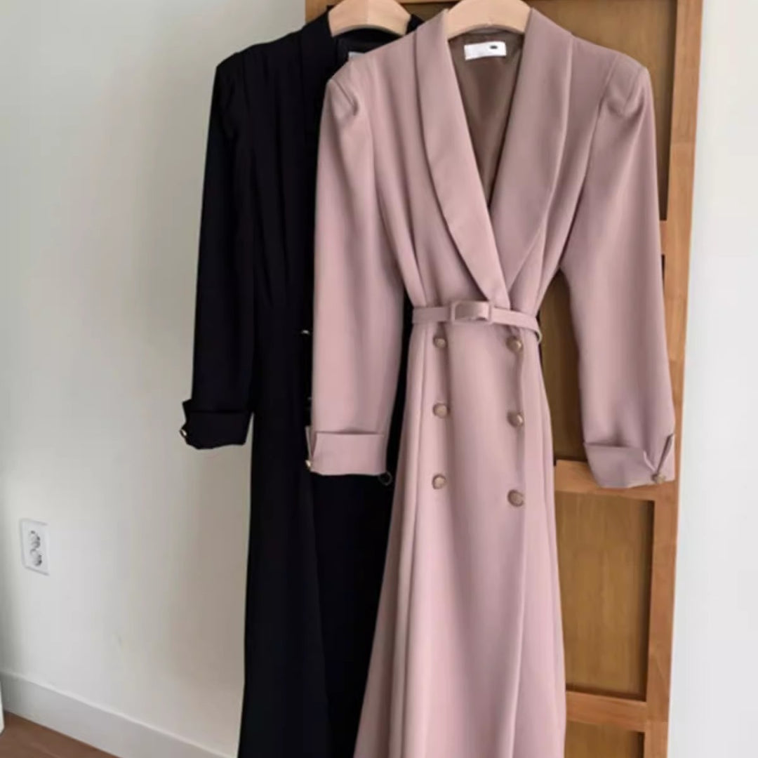 Damen Doppelreihiges Maxi‑Mantelkleid mit Taillengürtel und betonten Schultern – Valéora