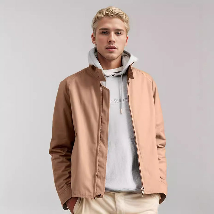 Herren elegante Steppjacke mit hohem Kragen und praktischen Taschen Echoarchiv