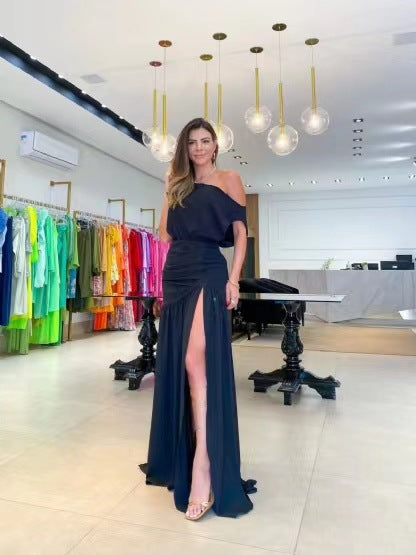 Damen Langärmeliges Kleid mit seitlichem Schlitz und off-shoulder Design Echo Archiv